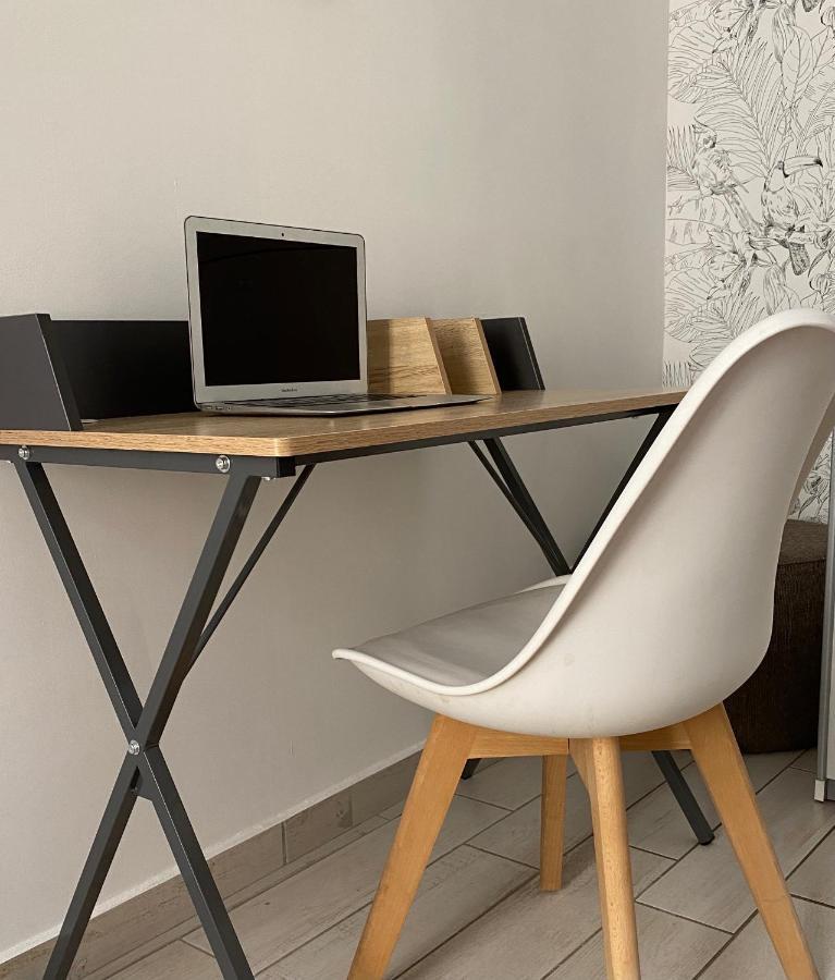 Joli Appartement Hypercentre T2, Classe Meuble De Tourisme 3 Avec Parking Gratuit Béziers Exterior foto