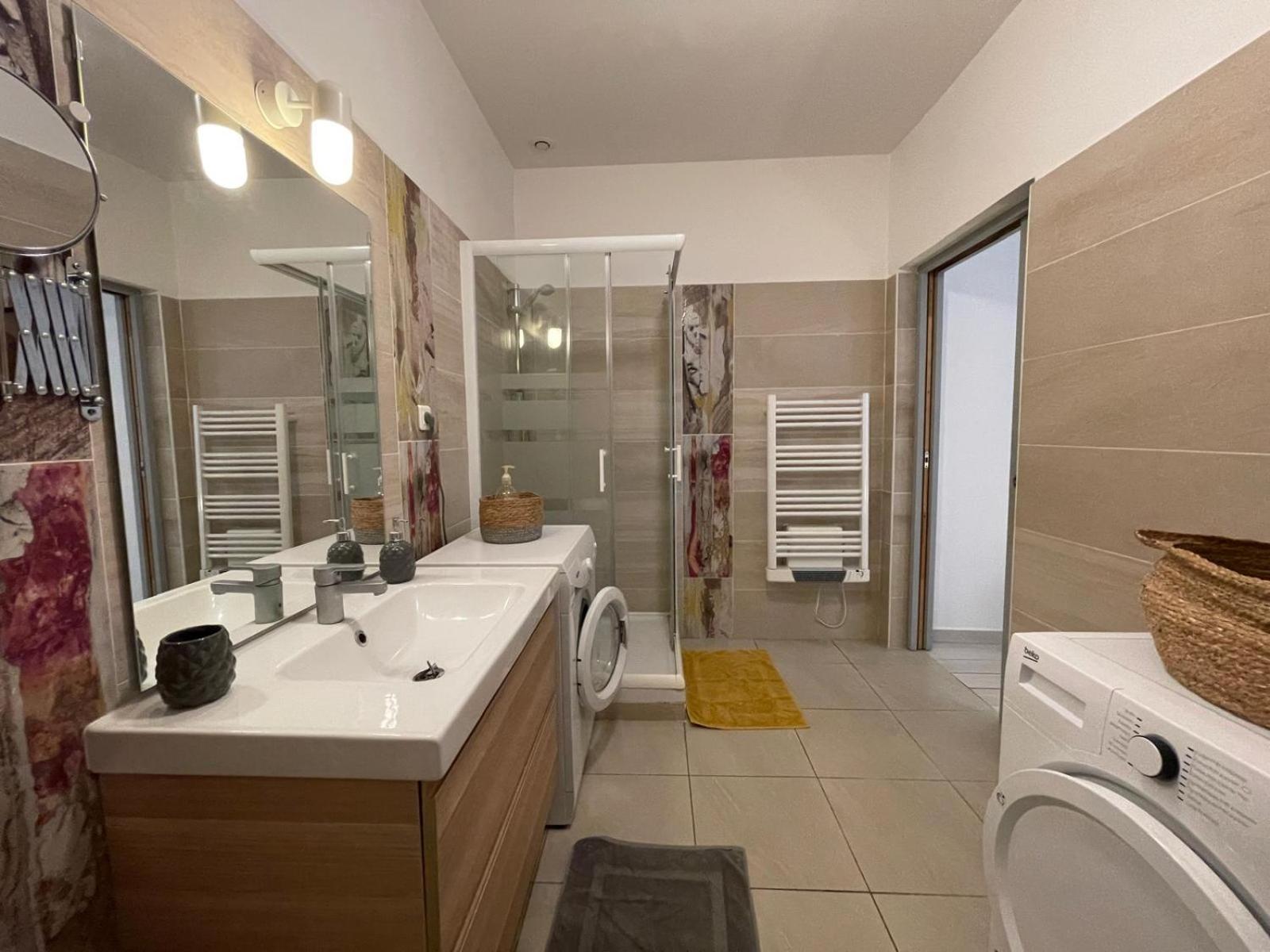 Joli Appartement Hypercentre T2, Classe Meuble De Tourisme 3 Avec Parking Gratuit Béziers Exterior foto