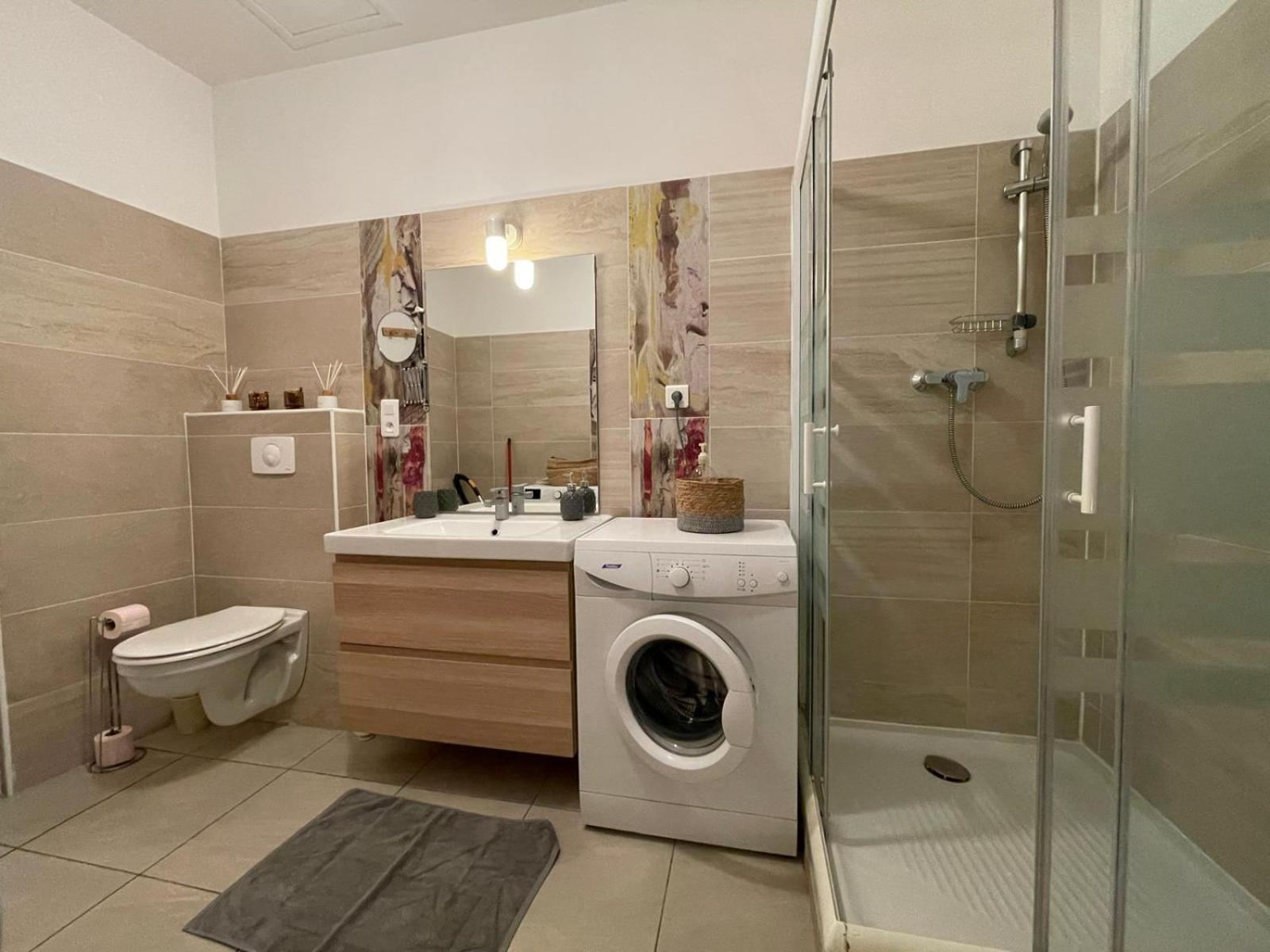 Joli Appartement Hypercentre T2, Classe Meuble De Tourisme 3 Avec Parking Gratuit Béziers Exterior foto