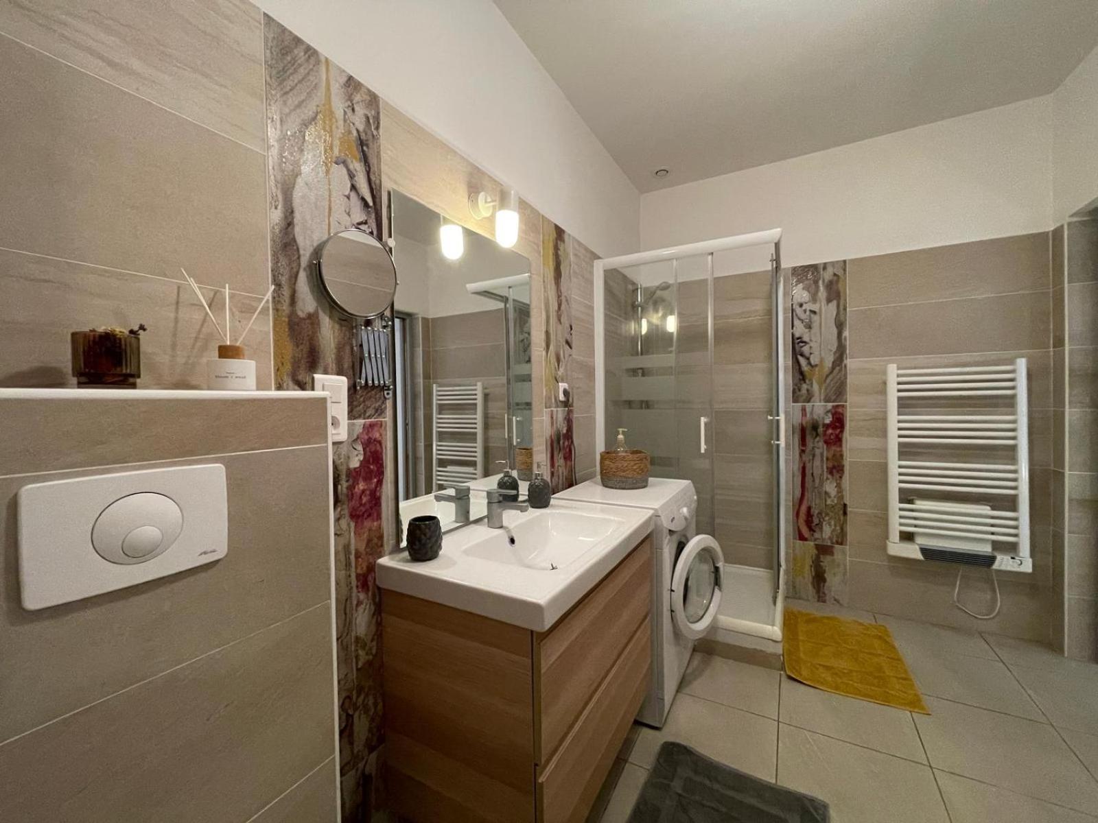 Joli Appartement Hypercentre T2, Classe Meuble De Tourisme 3 Avec Parking Gratuit Béziers Exterior foto